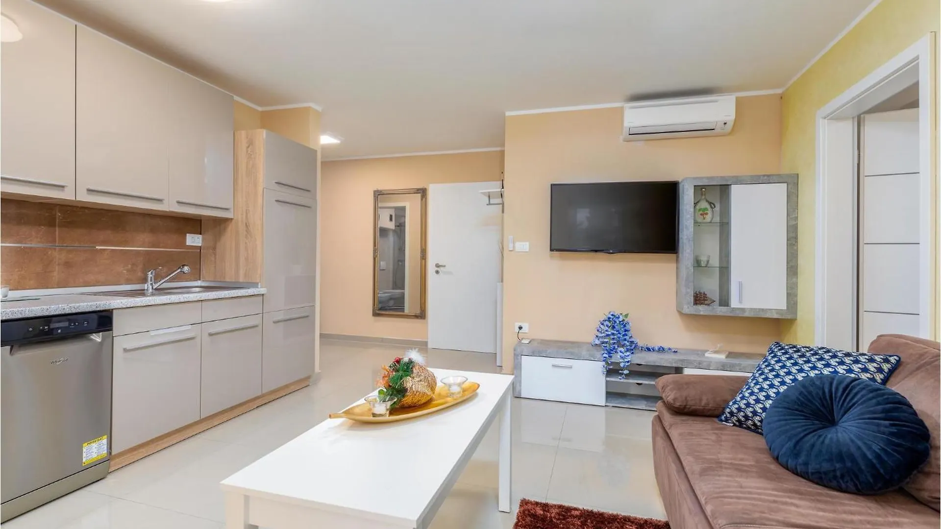 Beautiful Home In Pula With Jacuzzi Vintijan Kroatien