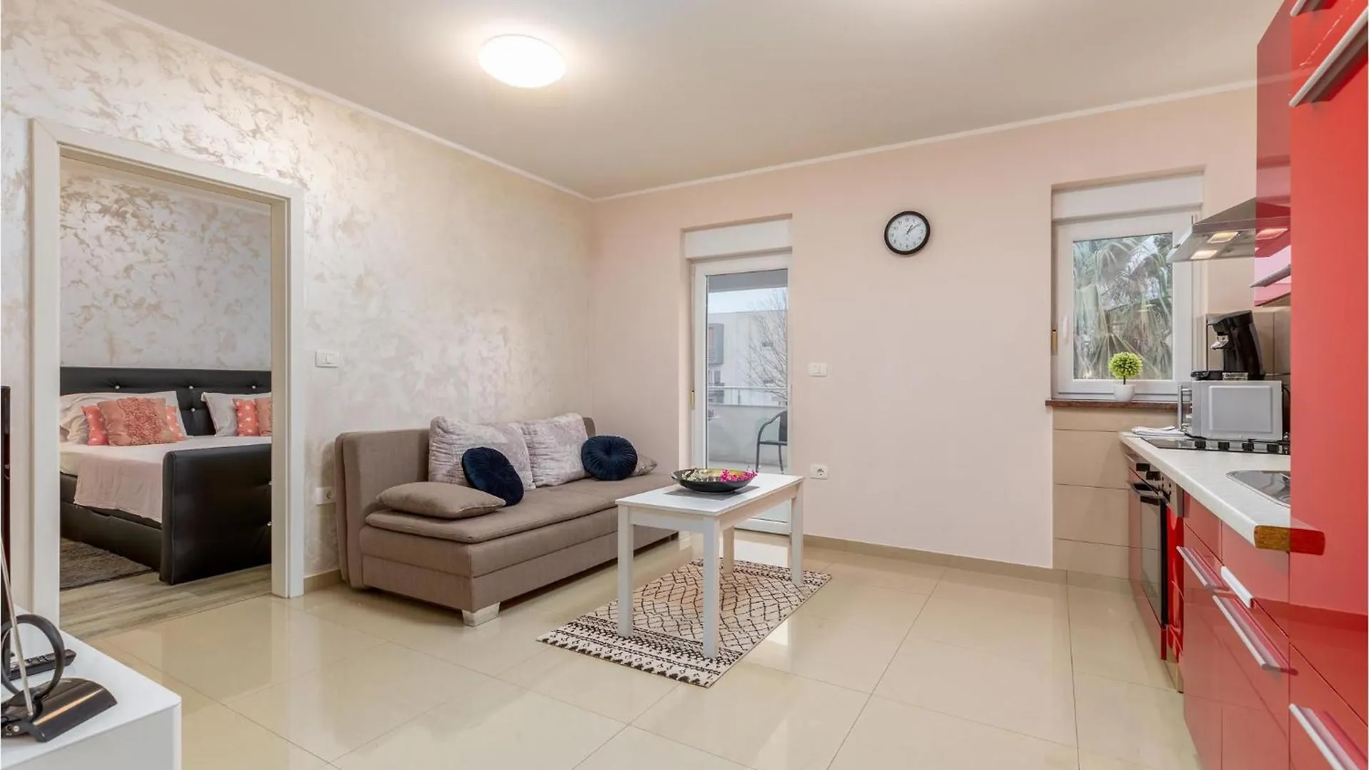 Feriehus Beautiful Home In Pula With Jacuzzi Vintijan Kroatien